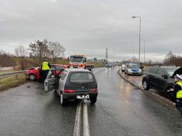Zderzenie trzech samochodów na Niemodlińskiej w Opolu