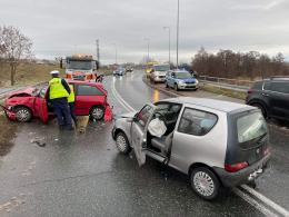 Zderzenie trzech samochodów na Niemodlińskiej w Opolu