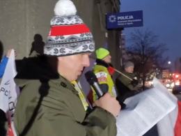 "Dość bezprawia policji" - protest pod KWP w Opolu. Policjanci komentują wydarzenie