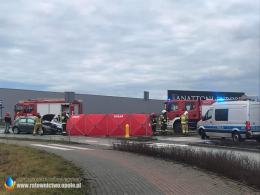Czołowe zderzenie pojazdów przy opolskim Makro. Jedna osoba trafiła do szpitala
