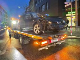 Zderzenie dwóch osobówek na skrzyżowaniu w Opolu. Jedna osoba została ranna