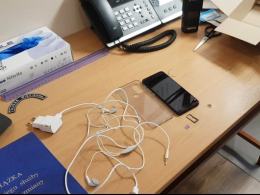 Funkcjonariusze udaremnili przemyt telefonu do celi