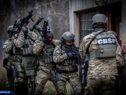Policjanci z zespołów specjalnych CBŚP ćwiczyli w Opolu taktykę "CQB"