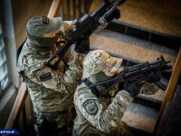 Policjanci z zespołów specjalnych CBŚP ćwiczyli w Opolu taktykę "CQB"