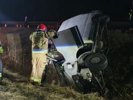 Bus wypadł z drogi. Policja poszukuje kierowcy