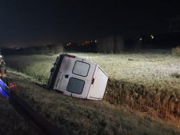Bus wypadł z drogi. Policja poszukuje kierowcy