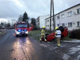Dachowanie pod Byczyną. Ranna kobieta w ciąży i 7-letnie dziecko