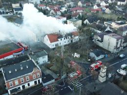 To był instynkt i lata doświadczenia. Strażak - bohater uratował 6 osób z płonącego domu