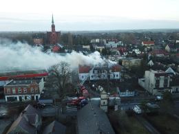 To był instynkt i lata doświadczenia. Strażak - bohater uratował 6 osób z płonącego domu