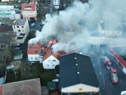 To był instynkt i lata doświadczenia. Strażak - bohater uratował 6 osób z płonącego domu