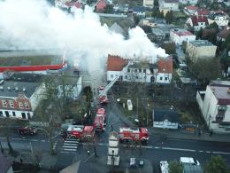 To był instynkt i lata doświadczenia. Strażak - bohater uratował 6 osób z płonącego domu