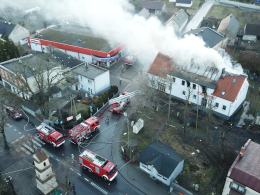 To był instynkt i lata doświadczenia. Strażak - bohater uratował 6 osób z płonącego domu