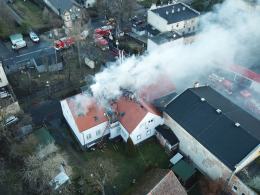 To był instynkt i lata doświadczenia. Strażak - bohater uratował 6 osób z płonącego domu