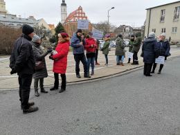 Protest pod Urzędem Wojewódzkim. Rodzice domagają się powrotu stacjonarnej nauki