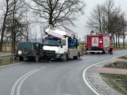 Samochód ciężarowy zderzył się z terenówką. Wypadek w powiecie namysłowskim