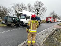 Samochód ciężarowy zderzył się z terenówką. Wypadek w powiecie namysłowskim