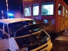 Wypadek w Wilkowie. Pociąg uderzył w busa