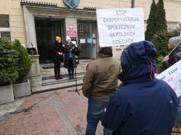 Rodzice protestują przeciw zdalnej nauce