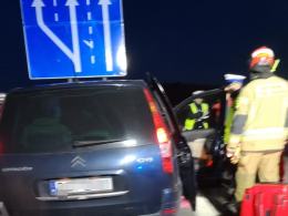 Kierowca zasłabł za kierownicą i uderzył w bariery na A4