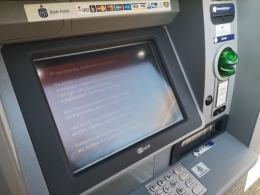 Opolanie zabierają swoje wszystkie oszczędności "do skarpet". To niepotrzebne i niebezpieczne!