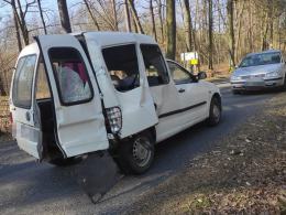 Wypadek na DK11 w powiecie oleskim. Poszkodowana matka z dwójką małych dzieci