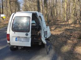 Wypadek na DK11 w powiecie oleskim. Poszkodowana matka z dwójką małych dzieci