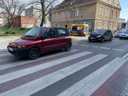 Kolizja przy pasach na Sienkiewicza w Opolu