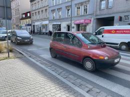 Kolizja przy pasach na Sienkiewicza w Opolu