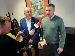 Kolejna karetka jedzie na Ukrainę. Odebrał ją osobiście starosta kałuski