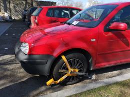 Mieszkańcy Krakowskiej z mandatami i blokadami za parkowanie...na nowym parkingu CAS