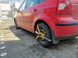 Mieszkańcy Krakowskiej z mandatami i blokadami za parkowanie...na nowym parkingu CAS