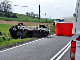 Tragiczny wypadek na trasie Prudnik-Głogówek. Nie żyje jedna osoba