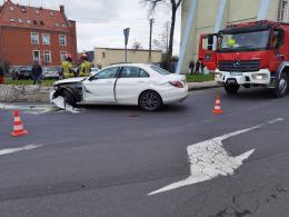 Zderzenie osobówki z samochodem ciężarowym w Ujeździe