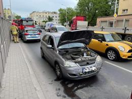 Kolizja pojazdów na ulicy Niemodlińskiej w Opolu. Są utrudnienia