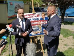 Paweł Tanajno zakłócił konferencję posła Kowalskiego. Afera pod TBS na Hallera