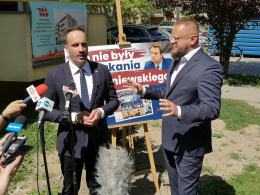 Paweł Tanajno zakłócił konferencję posła Kowalskiego. Afera pod TBS na Hallera
