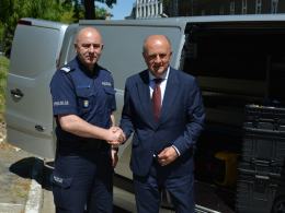 Policjanci z komendy wojewódzkiej otrzymali specjalistyczny radiowóz kryminalistyczny