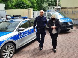 Warszawa: Ucharakteryzowała się na 85-latkę, aby przejąć mieszkanie warte 4 miliony złotych