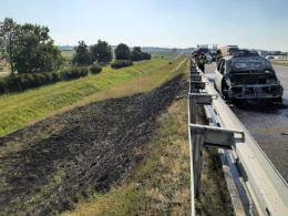 Samochód osobowy spłonął na autostradzie A4