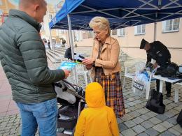 Policjanci zachęcali i oddawali krew na opolskim rynku