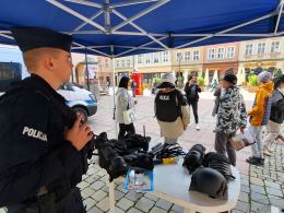 Policjanci zachęcali i oddawali krew na opolskim rynku