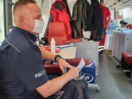 Policjanci zachęcali i oddawali krew na opolskim rynku
