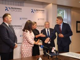 Blisko milion złotych dla Politechniki Opolskiej. Środki przekazał minister Przemysław Czarnek