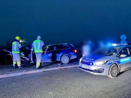 Audi staranowało przydrożne barierki. Kierowca miał blisko 3 promile!