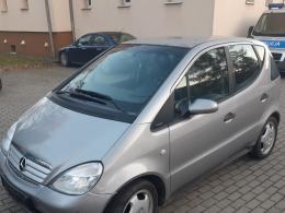 Policjanci już po kilku godzinach zatrzymali podejrzanego i odzyskali skradziony samochód