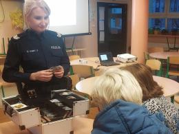Mundurowi rozmawiali z rodzicami o zagrożeniach wśród młodzieży