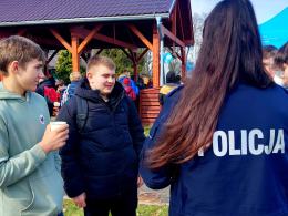 Policjanci przyłączyli się do sprzątania Turawy w ,,Światowy Dzień Wody"