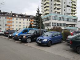 Schorowani pacjenci nie mają gdzie zaparkować pod przychodnią