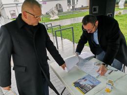 "Dobrowolny ZUS dla każdego obywatela". Przedstawiciele Polski Liberalnej zbierają podpisy
