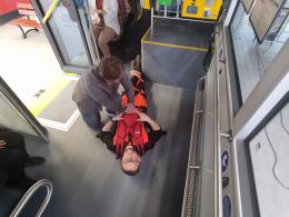 Kontrolerzy biletów MZK szkolą się z pierwszej pomocy. Wypadki zdarzają się często